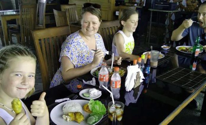 warung bukit Hexon(wisatawan asing)