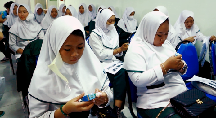 menerima produk