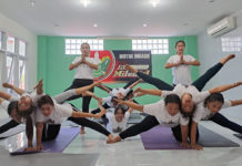 Karyawan Pak Oles Intensif Latihan Yoga