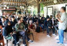 Mahasiswa Fakultas Ekonomi Universitas Jember KKL Ke Pak Oles