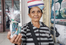 Ibu Rasmin Jaga Kesehatan Dengan Minyak Bokashi