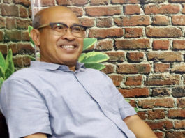 Pak Oles: Banyak Orang Gagal karena Tidak Mendengar dengan Benar