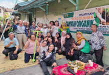 Pelatihan Pengolahan Sampah Organik Biopori Fermentasi EM4