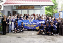 52 Mahasiswa Farmasi UNISKA MAB Kunjungi Industri Obat Tradisional Pak Oles Di Bali