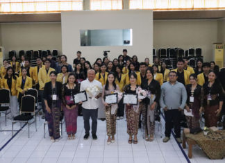 Pak Oles Tekankan Pentingnya Kepercayaan Dan Integritas Finansial Dalam Dunia Bisnis Di Talkshow ACARYA #10 Undiknas