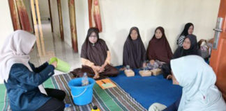 MMD UB Gelar Sosialisasi POC Dari Cangkang Telur Sentuhan EM4 di Desa Pasirian