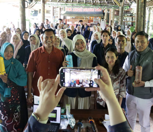 113 Mahasiswa Farmasi UM Palopo Kunjungi Industri Herbal Pak Oles Di Bali