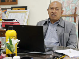 Dr. Wididana Ungkap Kunci Olah Limbah Jadi Pupuk Organik dalam Kuliah Umum UWGM Samarinda