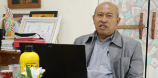 Dr. Wididana Ungkap Kunci Olah Limbah Jadi Pupuk Organik dalam Kuliah Umum UWGM Samarinda