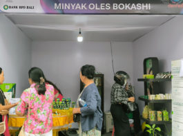 Minyak Oles Bokashi “Sapa” Pengunjung Denfest, Tawarkan Diskon 20 Persen