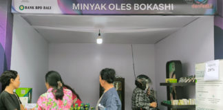 Minyak Oles Bokashi “Sapa” Pengunjung Denfest, Tawarkan Diskon 20 Persen