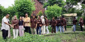 Mahasiswa Farmasi Usahid Surakarta Kunjungan Industri ke Pak Oles, Pelajari Produksi Obat Tradisional Berbasis EM4
