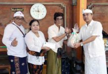 Tirta Yatra ke Pura Agung Giri Natha, PT Songgolangit Persada Serahkan Produk EM4 dan Minyak Bokashi