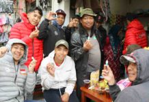 Pengemudi Jeep Dieng Rasakan Khasiat Minyak Bokashi Saat Berburu Golden Sunrise