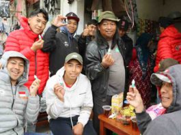 Pengemudi Jeep Dieng Rasakan Khasiat Minyak Bokashi Saat Berburu Golden Sunrise