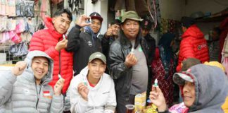 Pengemudi Jeep Dieng Rasakan Khasiat Minyak Bokashi Saat Berburu Golden Sunrise