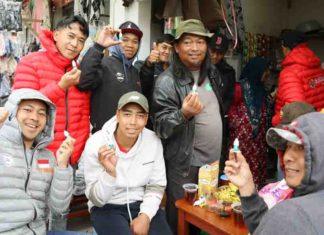 Pengemudi Jeep Dieng Rasakan Khasiat Minyak Bokashi Saat Berburu Golden Sunrise