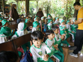 Edukasi TOGA Sejak Dini Di POGS, Siswa Paud Dapatkan Minyak Bokashi