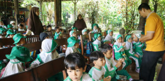 Edukasi TOGA Sejak Dini Di POGS, Siswa Paud Dapatkan Minyak Bokashi