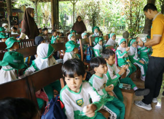 Edukasi TOGA Sejak Dini Di POGS, Siswa Paud Dapatkan Minyak Bokashi