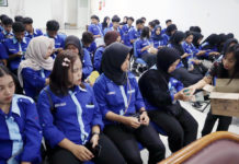 Siswa SMK Pancasila 4 Baturetno Dapat Cinderamata Produk Herbal saat Kunjungan Industri ke Pak Oles di Denpasar