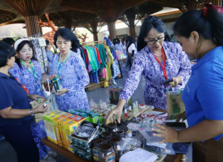 Produk Ramuan Pak Oles jadi Primadona dalam Pameran IWAPI Bali