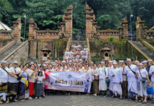 Sambut HUT ke-29, Keluarga Besar Pak Oles Group Gelar Tirta Yatra
