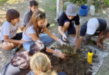 Siswa SMP Green School Belajar Teknologi EM4 di Pak Oles Green School