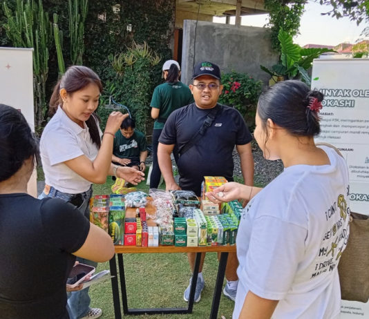 Pelari NUI Run 5K Antusias Jajal Produk Ramuan Pak Oles